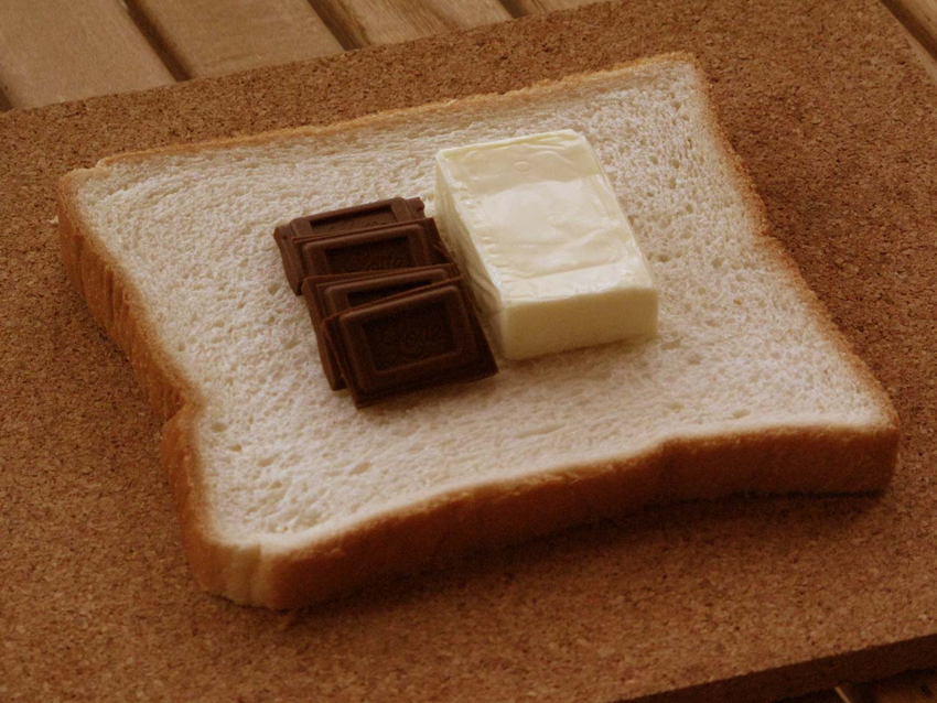 2:とろける塩分の代表格チーズに合わせるのは、やはりとろける甘味代表のチョコ。味の想像はいかが?