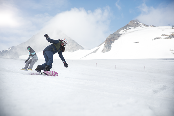 adventurer_snowboarding_left_144