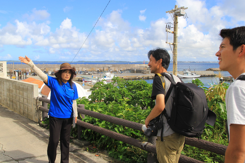 宮古島ひとときさんぽツアー「や〜がまくーがま　港を見おろす」画像提供：プラネット・フォー 
