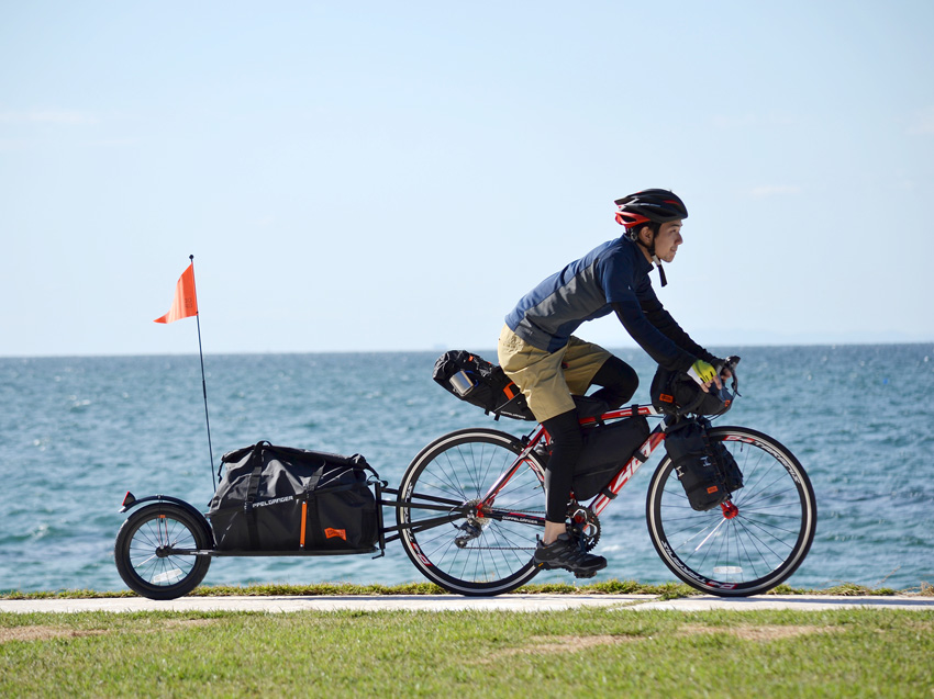 自転車で連泊キャンプもなんのその 大型防水バッグつき牽引用荷台 シングルホイールサイクルトレーラー 発売 Cazual