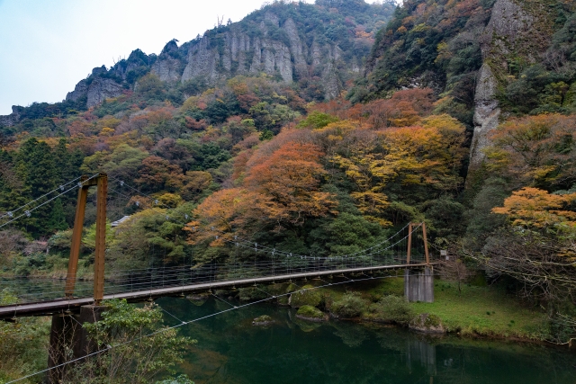 う 美しすぎる 渓流 峡谷 日本庭園 島根県を彩る紅葉スポット３選 Cazual