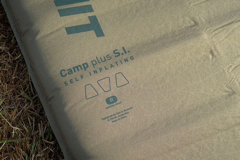 厚み7.5cmで1万円以下！超快適に寝られるシートゥサミット「キャンププラスS.I.マット」を試してみた 【CAZUAL】